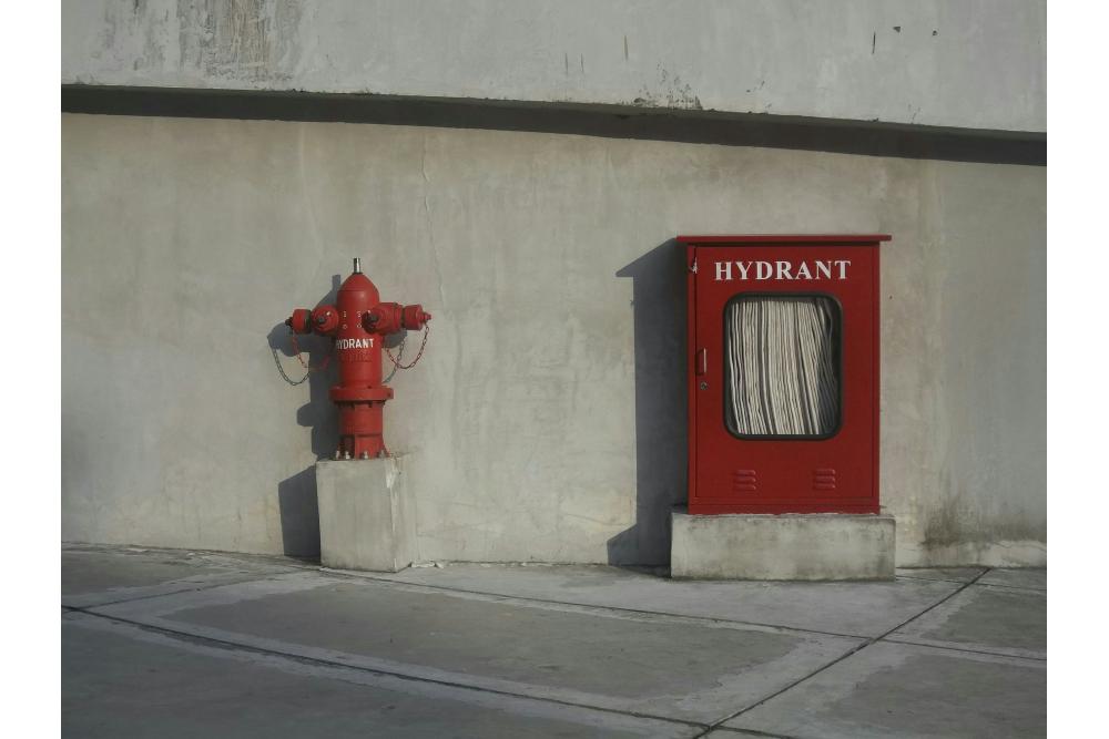 cassetta ideante e rete idrante al muro
